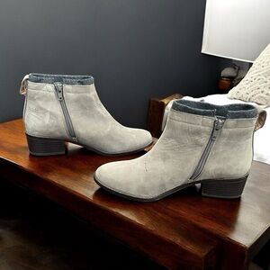 Vionic Joslyn leather upper boots women’s size 6.5